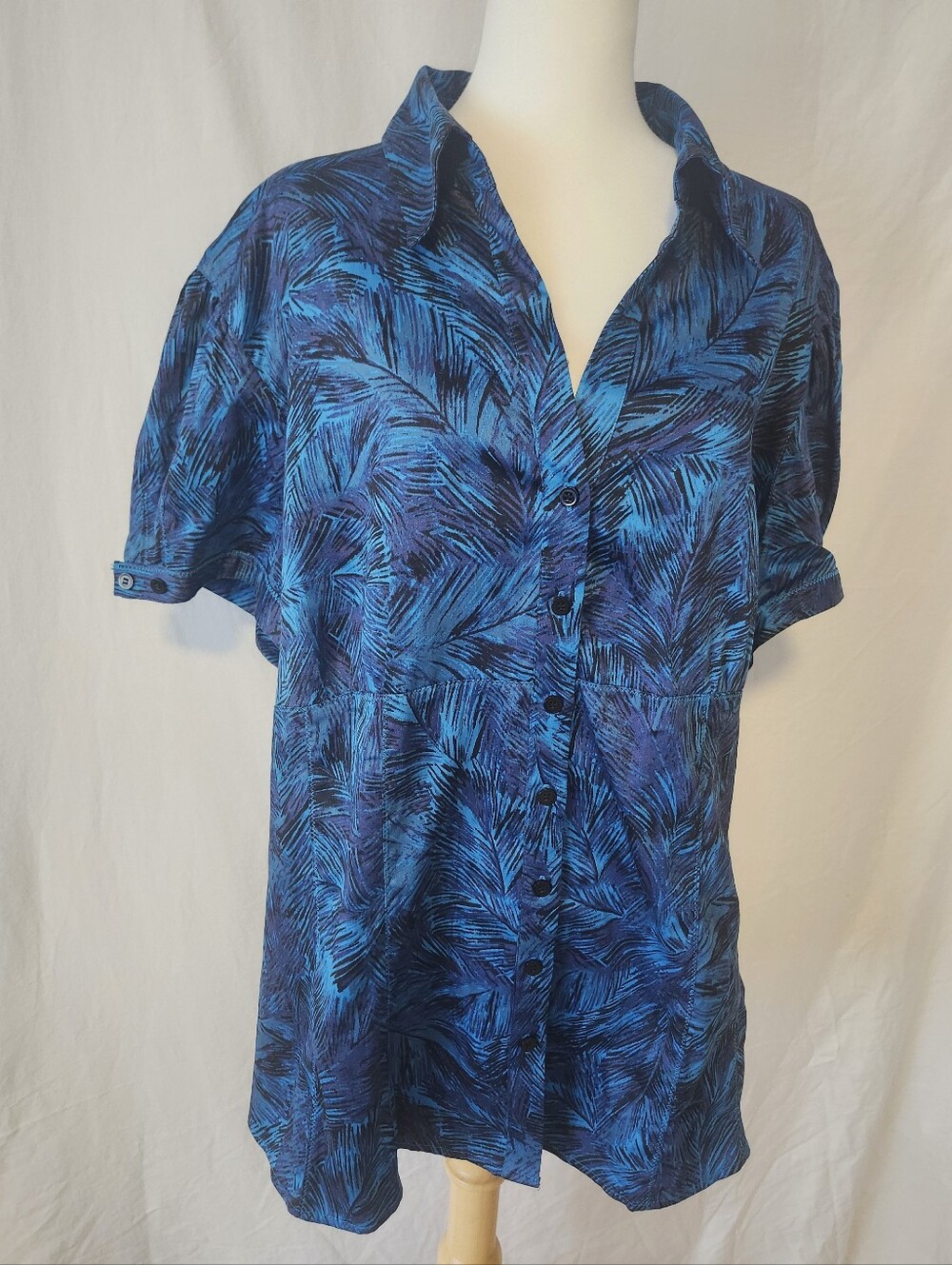 Worthington Blue and Black Feather-Print Short Sleeve Button-Down Blouse
